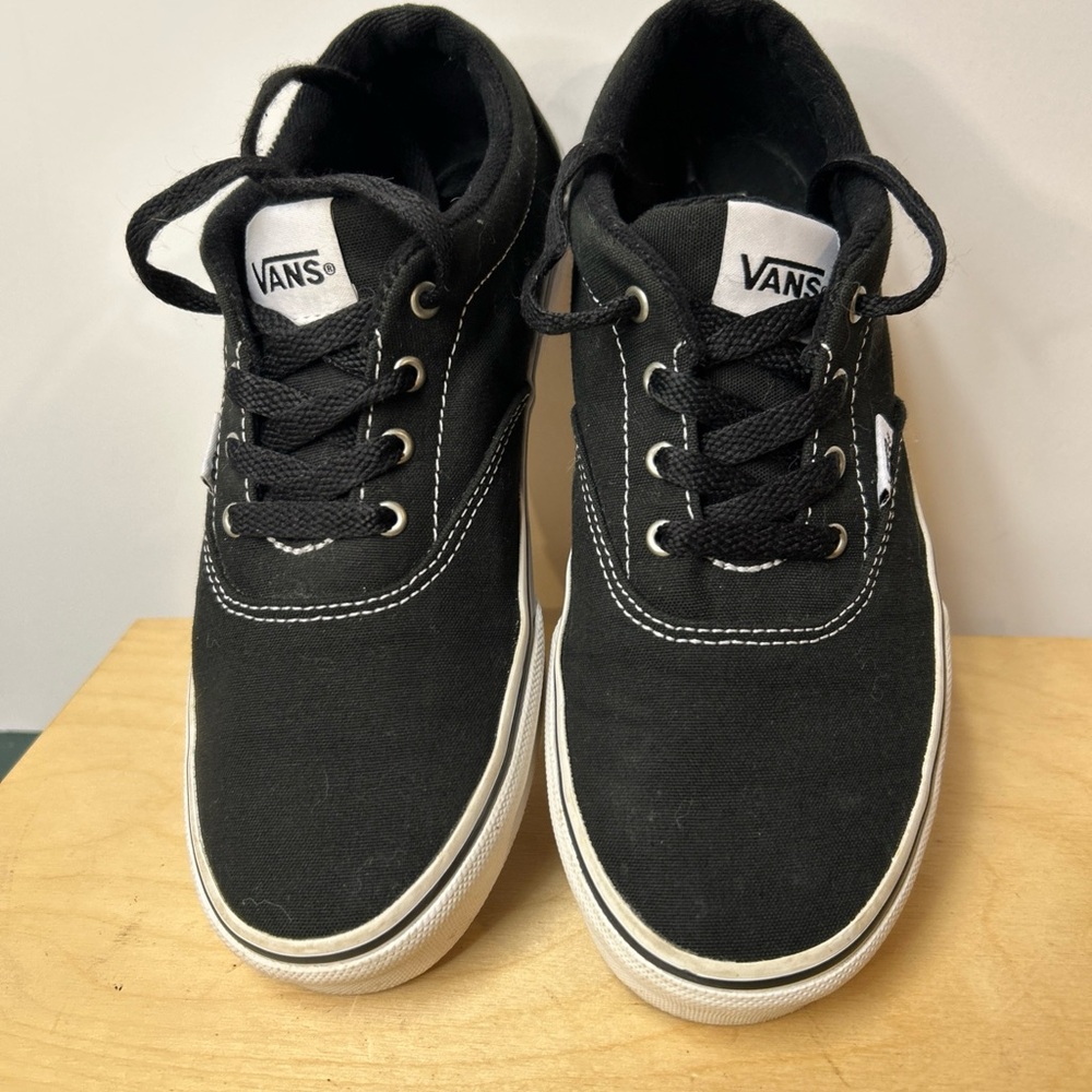 Vans 721356‎ Youth Size 5 Lace Up Skate Shoes Low Top Black White